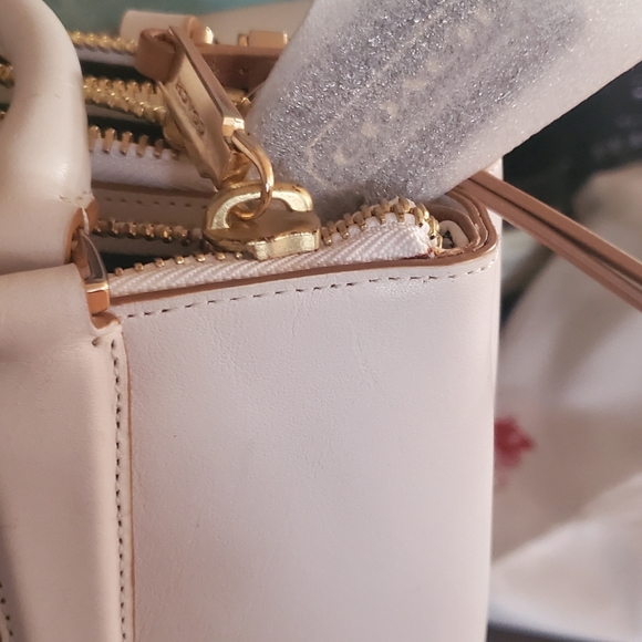 Coach Weekend Borough Bag. White with beige Edge Paint. (NWT) - Picture 6 of 8